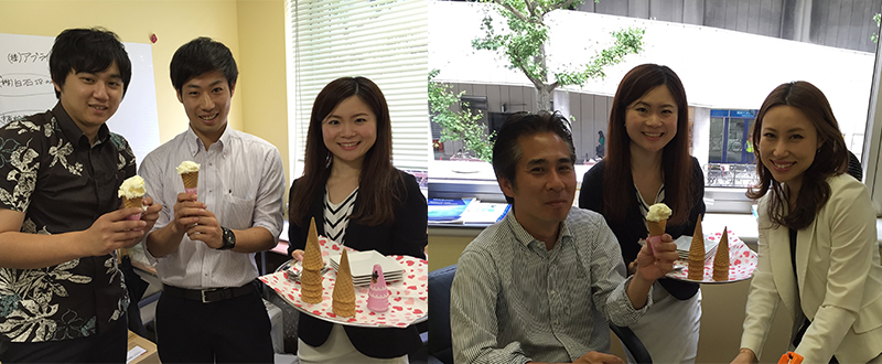 hakata-client-enjoys-icecream