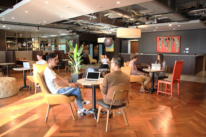 上質な雰囲気のフリースアドレス型オフィス