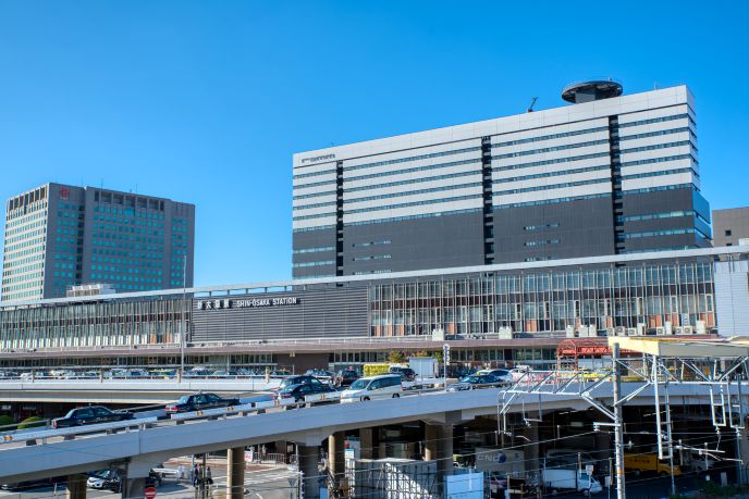 新幹線の発着駅であり、関西空港とも直結する新大阪駅の外観