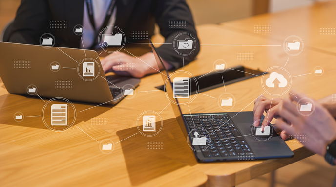 ハイブリットワークをしている2人