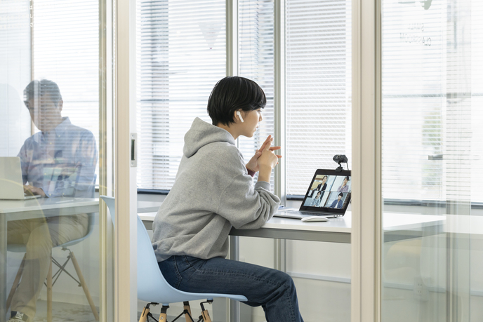 コワーキングスペースのフォンブース