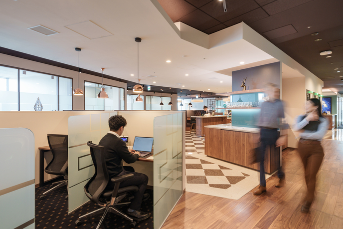 高級家具付きのコーワーキングスペース