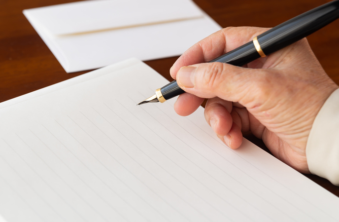 お礼状の紙とペン