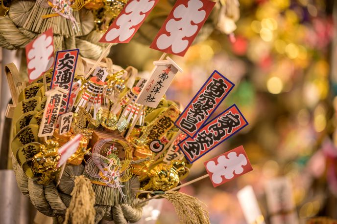 商売繁盛や家内安全なが期待できる縁起物の熊手のイメージ