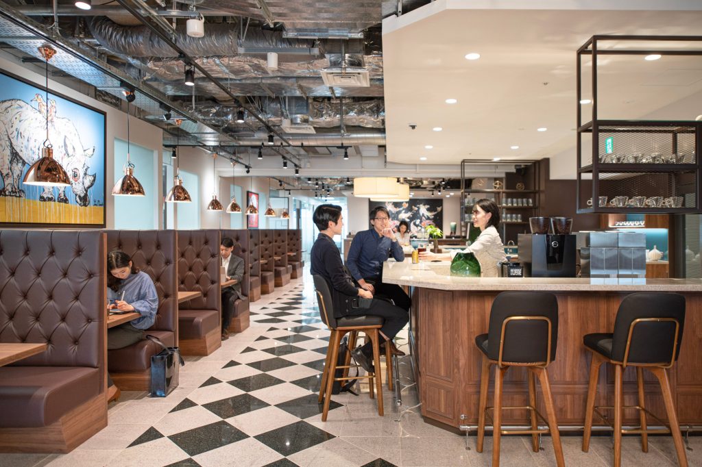 サーブコープ、YANMAR TOKYOのコワーキングスペースで利用する中小企業方々のイメージ