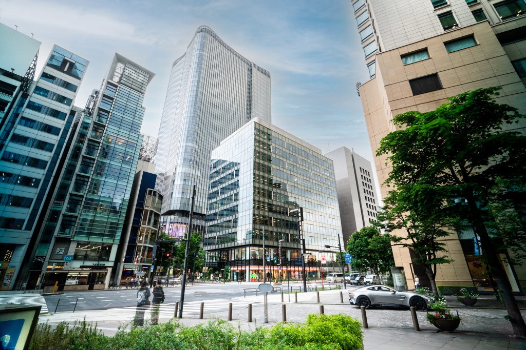 一等地に位置するサーブコープ、東宝日比谷プロムナードの外観