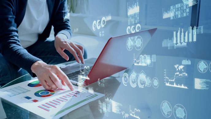 新たなデータ・コンテンツを生み出すAI、生成AIを学習しているイメージ