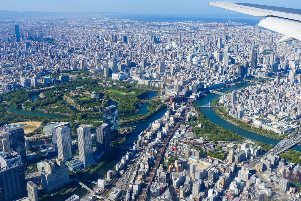 関西の経済・文化の中心地にある大阪の街並み、ビジネス街のイメージ