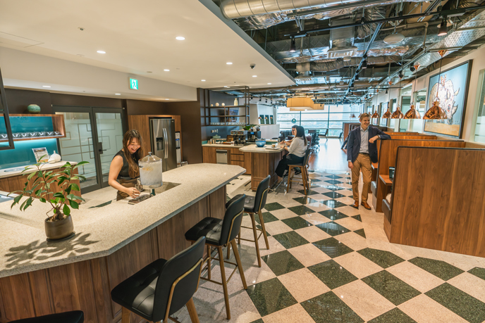 コワーキングスペースのキッチンエリア