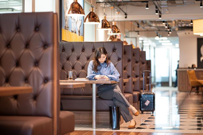 サーブコープYANMAR TOKYOにあるコワーキングラウンジのフレキシブルオフィス