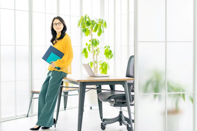 屋号を用いてバーチャルオフィスを利用する個人事業主のビジネスウーマン