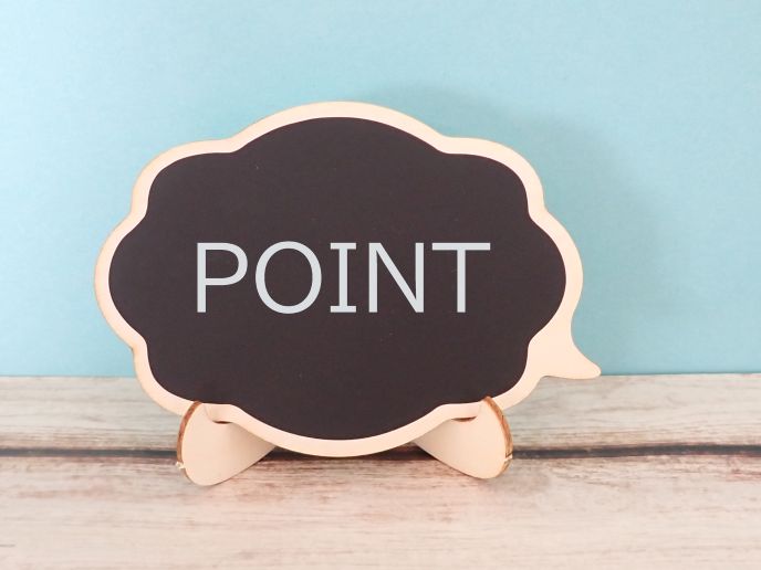 個人事業主が屋号を決める際に押さえるべき重要ポイントを示したイメージ