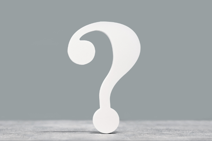 年収・利益・所得の違いを示すクエスチョンマークのイメージ