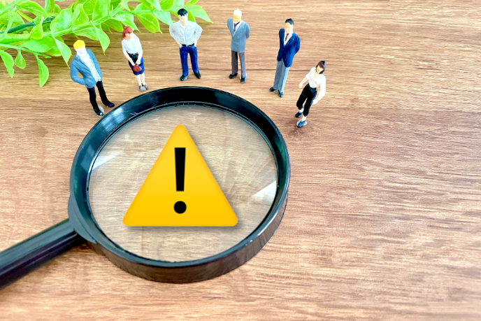 年商を確認する際の注意点を示すイメージ