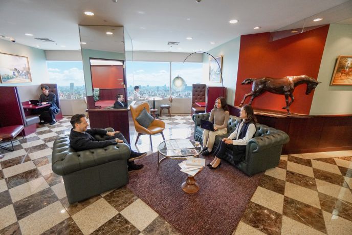 サーブコープ、恵比寿ガーデンプレイスタワーのおしゃれなラウンジエリア