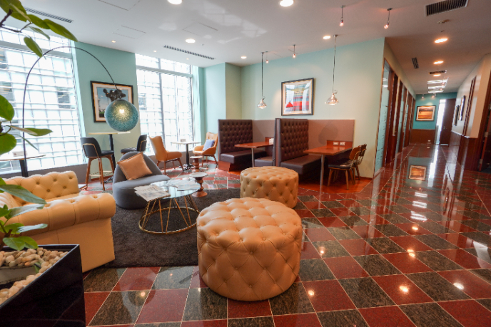 サーブコープ、汐留芝離宮ビルディングのコワーキングスペースの内観