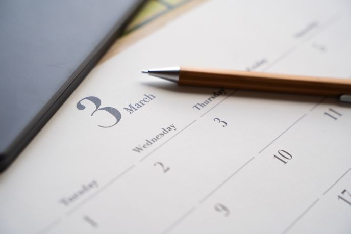 カレンダーとペン