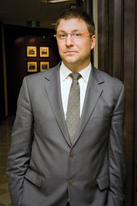 revised_how-to-beat-the-big-players